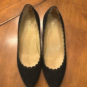 Talbots scalloped black Laney size 7 medium lightly used